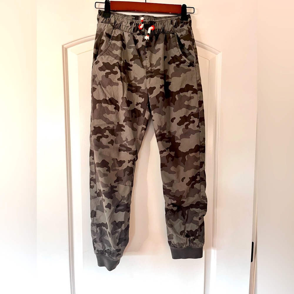 Boys size 10 Camouflage lined joggers. Cat and Jack